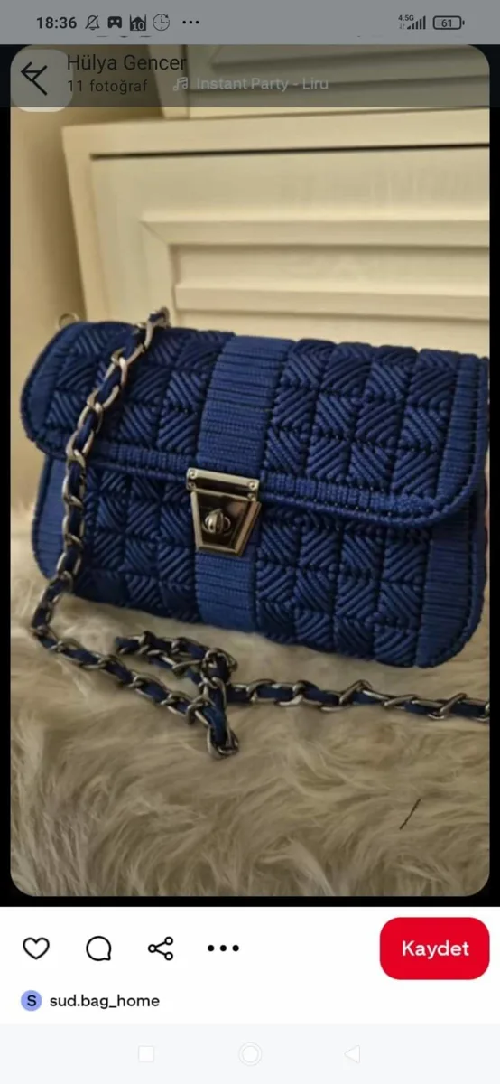 Mavi Kapitone Desenli Zincir Askılı Bayan Çantası kanvas