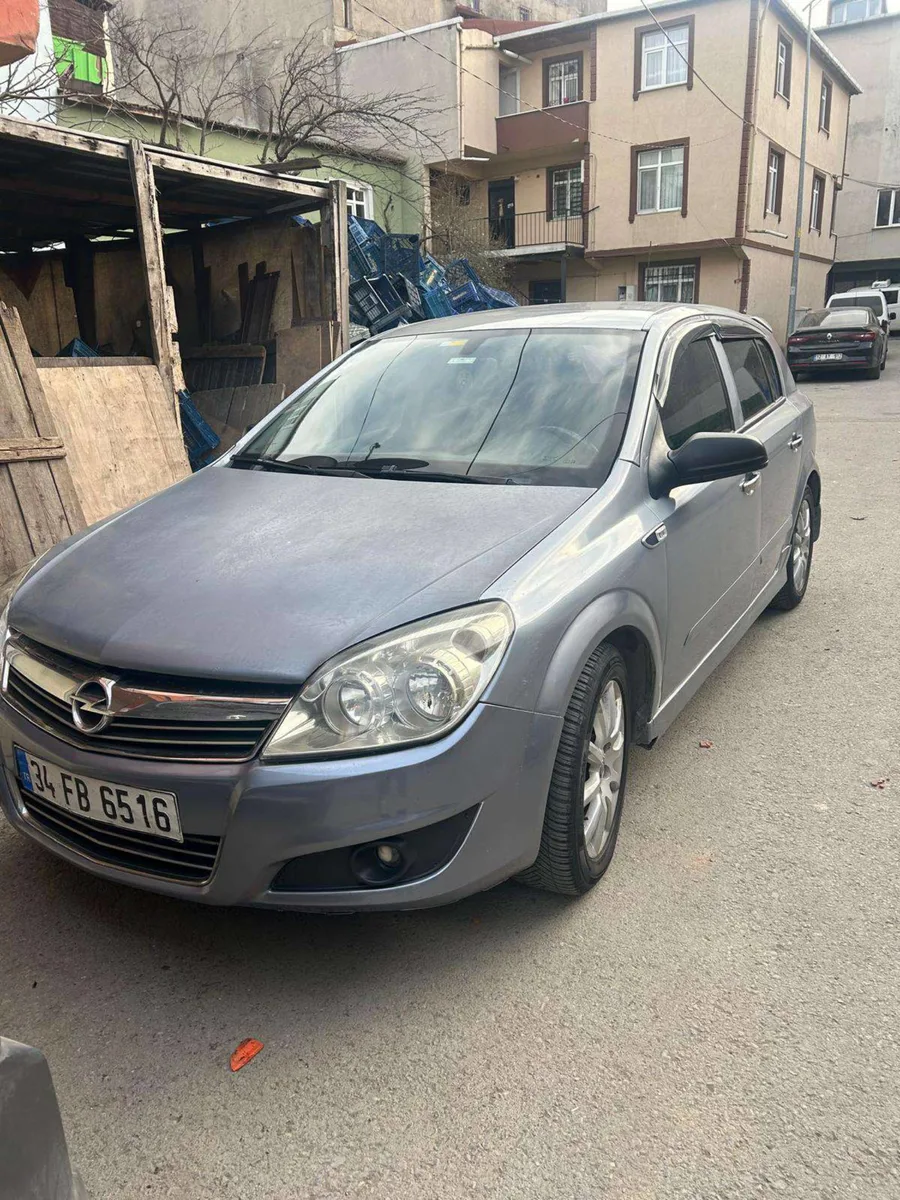 Opel Astra özel plaka 2008 3 parça boyali