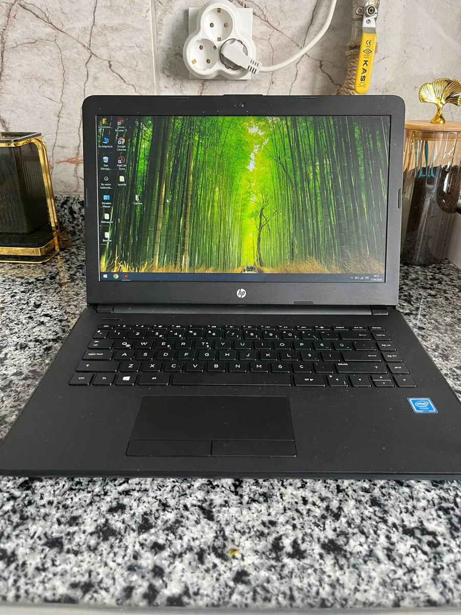 HP 14 Intel Core i3 Dizüstü Laptop 256 GB SSD 4 GB Ran
