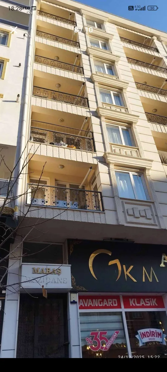 Van'ın merkezi konumu olan maraş caddesinde de bulunan kiralık 1+1 daire miz üniversite bölge hastanesi kale havaalanı edremit ve daha çok toplu taşıma nın geçtiği konum Eylül giyimin karşısı