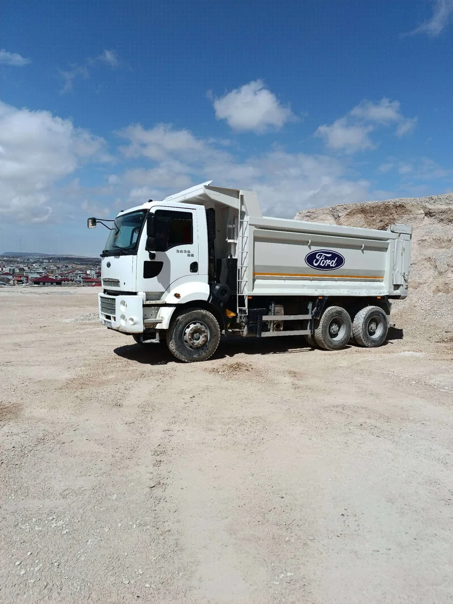 Kiralık kepçe ve çift çeker kamyon