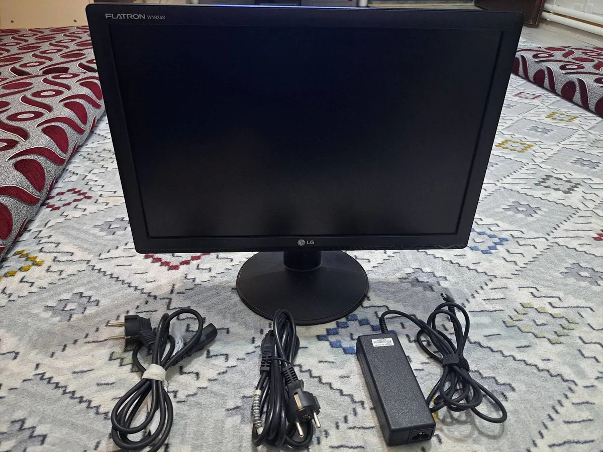 LG Flatron W1934S 19" LCD Monitor - Tam Aksesuar Seti ile