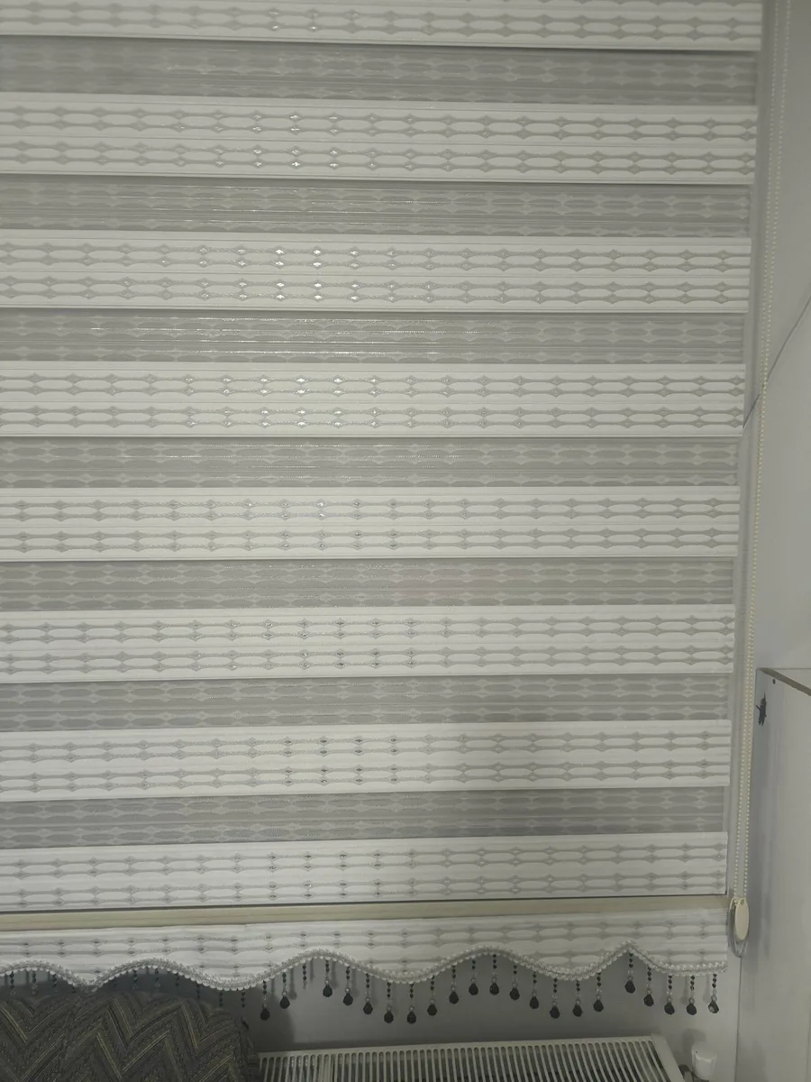 Kaliteli Zebra Desenli Yapışkanlı Pencere Perdesi - Gri Tonları