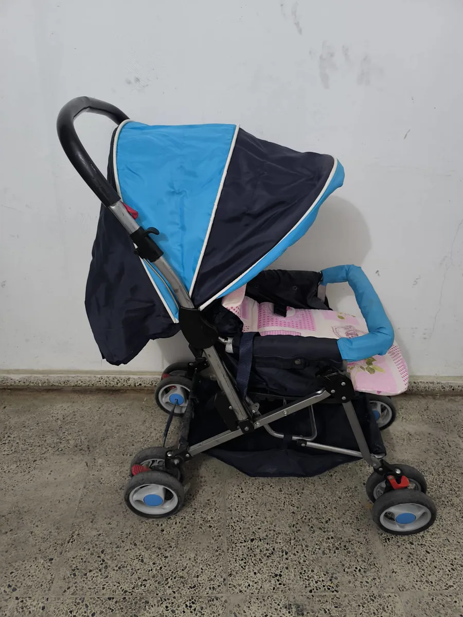 Mavi-Siyah Katlanabilir Bebek Arabası - İyi Durumda