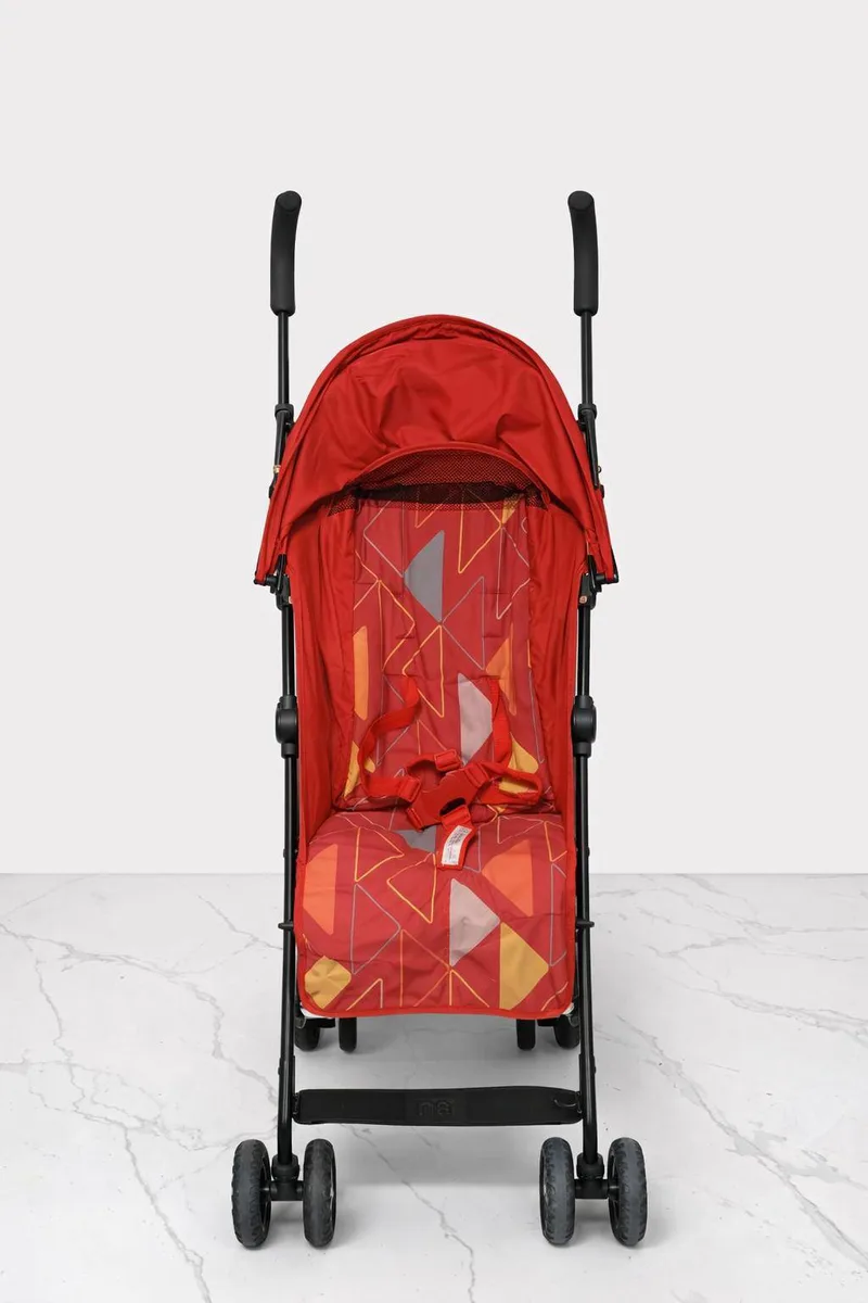 Kırmızı Desenli Kompakt Bebek Arabası - Hafif ve Taşınabilir