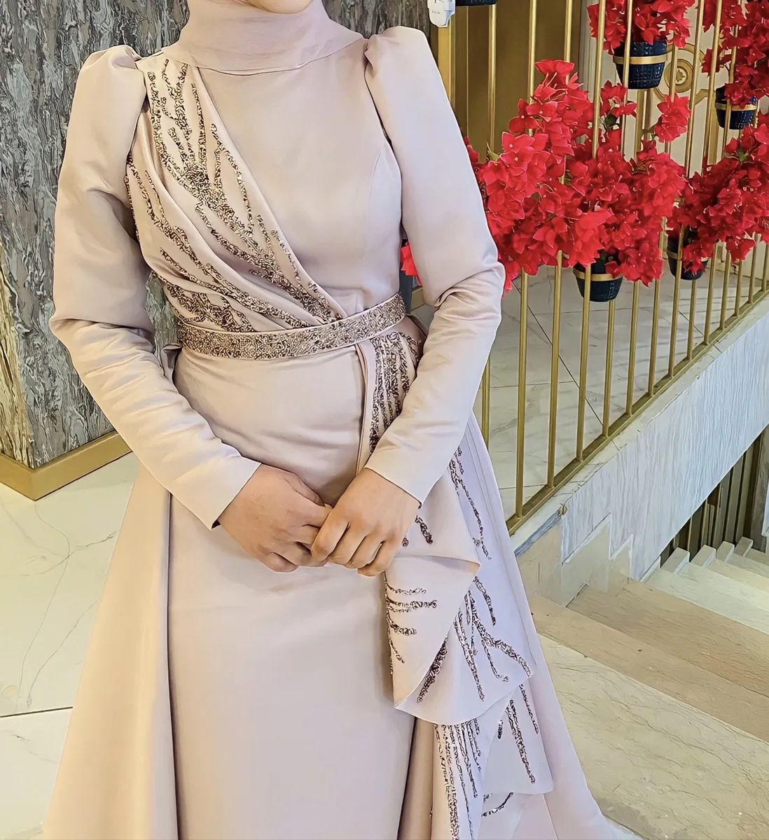 Pudra Rengi Tesettür Abiye Elbise - Uzun Kollu Mezuniyet Elbisesi