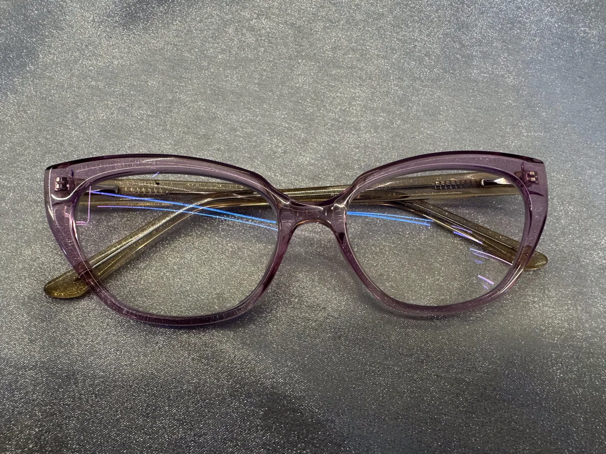 Kadın gözlük çerçevesi