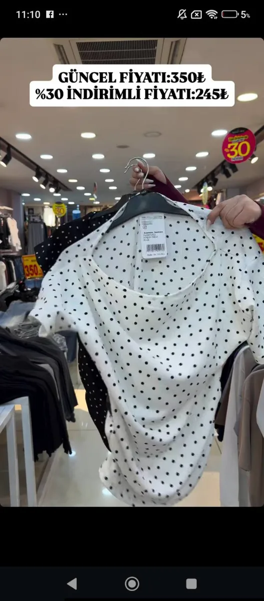 Beyaz Siyah Puantiyeli Kadın Bluz - %30 İndirimli