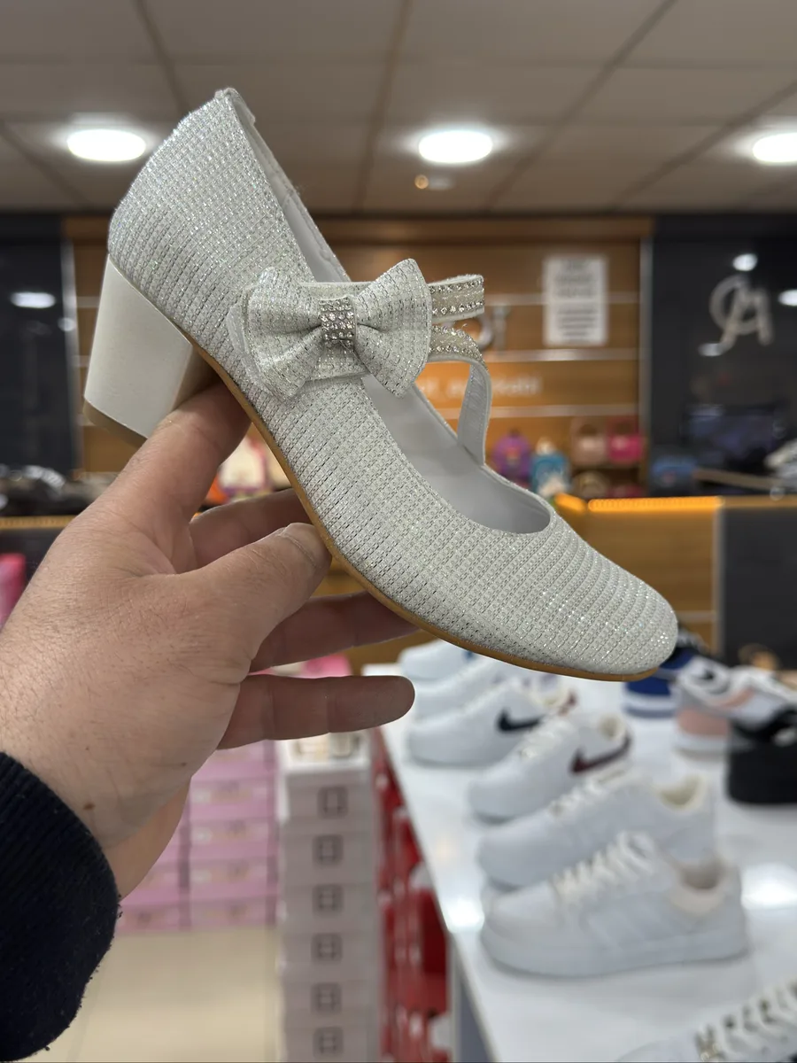 Gümüş Renkli Fiyonklu Kısa Topuklu Çocuk Ayakkabısı - Yeni