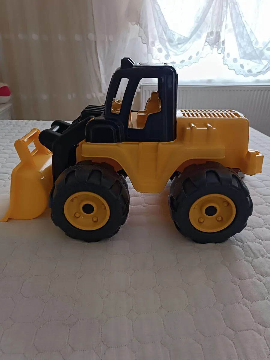 Sarı iş makinası oyuncak kepçe