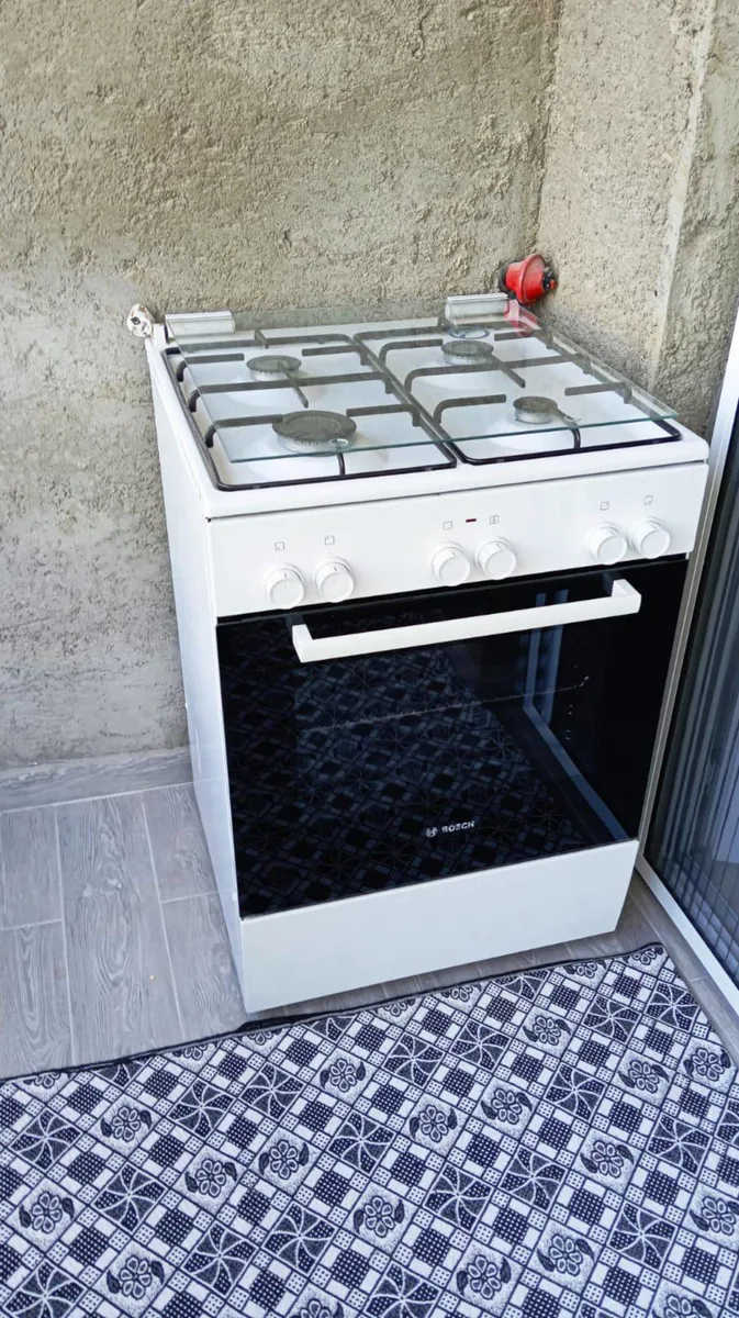 Bosch Marka Gazlı Ocak 4 Gözlü Beyaz Renk Elektrikli Fırınlı