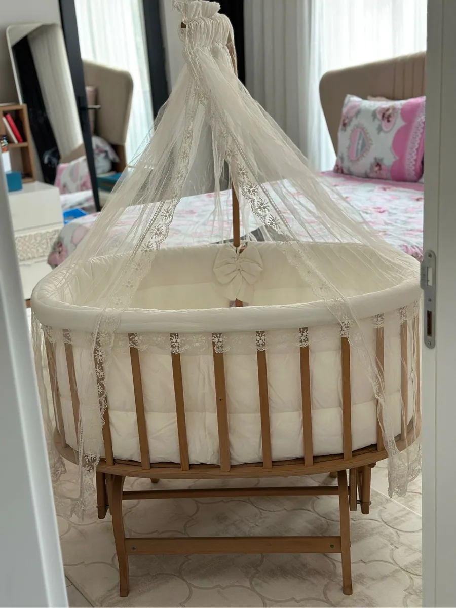 Swarovski Taşlı Oval Ahşap Bebek Beşiği, Tül Gölgelik ve Yatak Seti