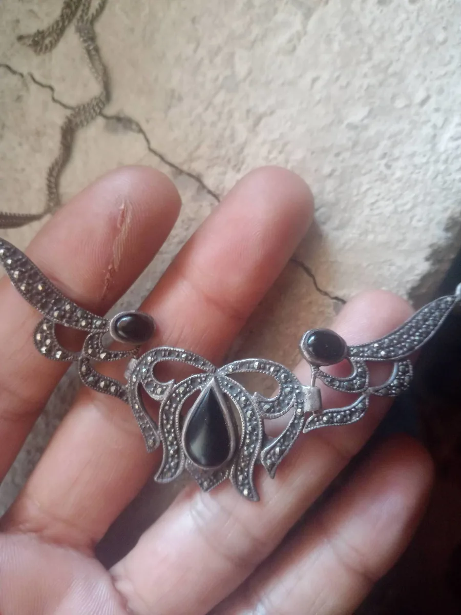 Antik Gümüş Onyx Taşlı Göğüs Kolye, İnce İşçilikli