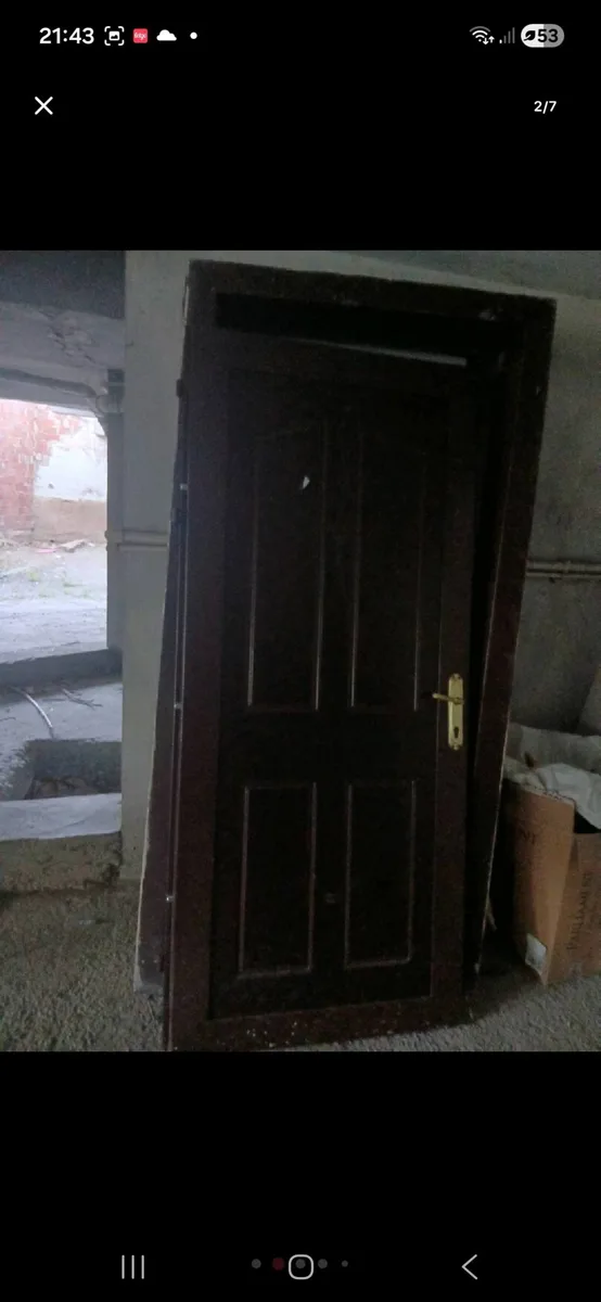 Koyu Renk Ahşap Panel Kapı - İç Mekan Kullanımı