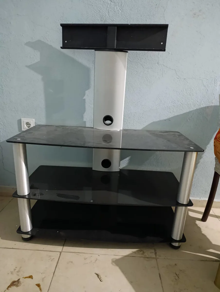 Siyah Cam ve Beyaz Metal TV Sehpası, Uydu Alıcı Braketi, 3 Raflı