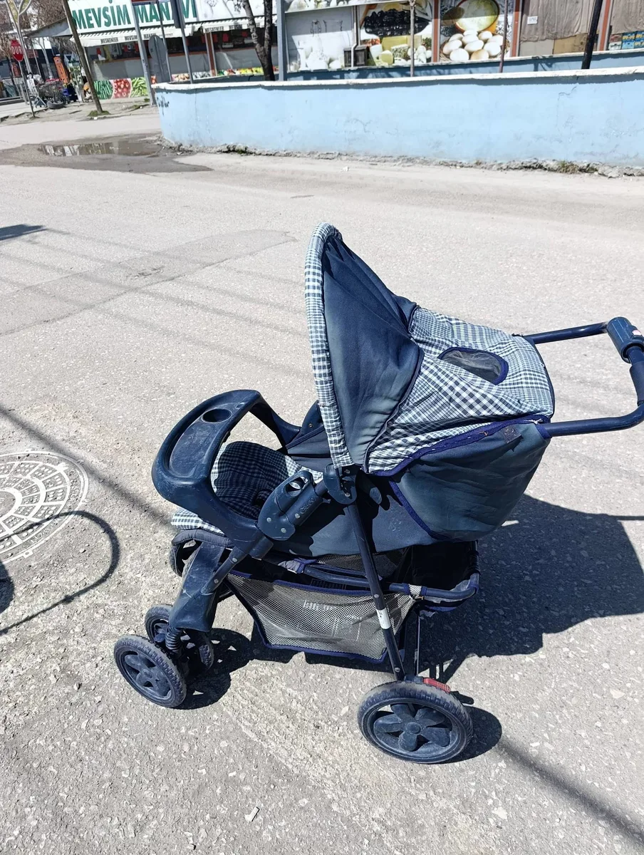 Mavi Renkli 2'si 1 Arada Bebek Arabası - İyi Durumda