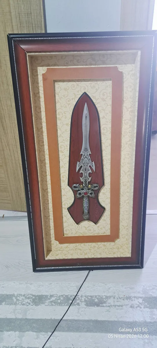 Antika Tarzı Dekoratif Kılıç Duvar Sanatı - Çerçeveli