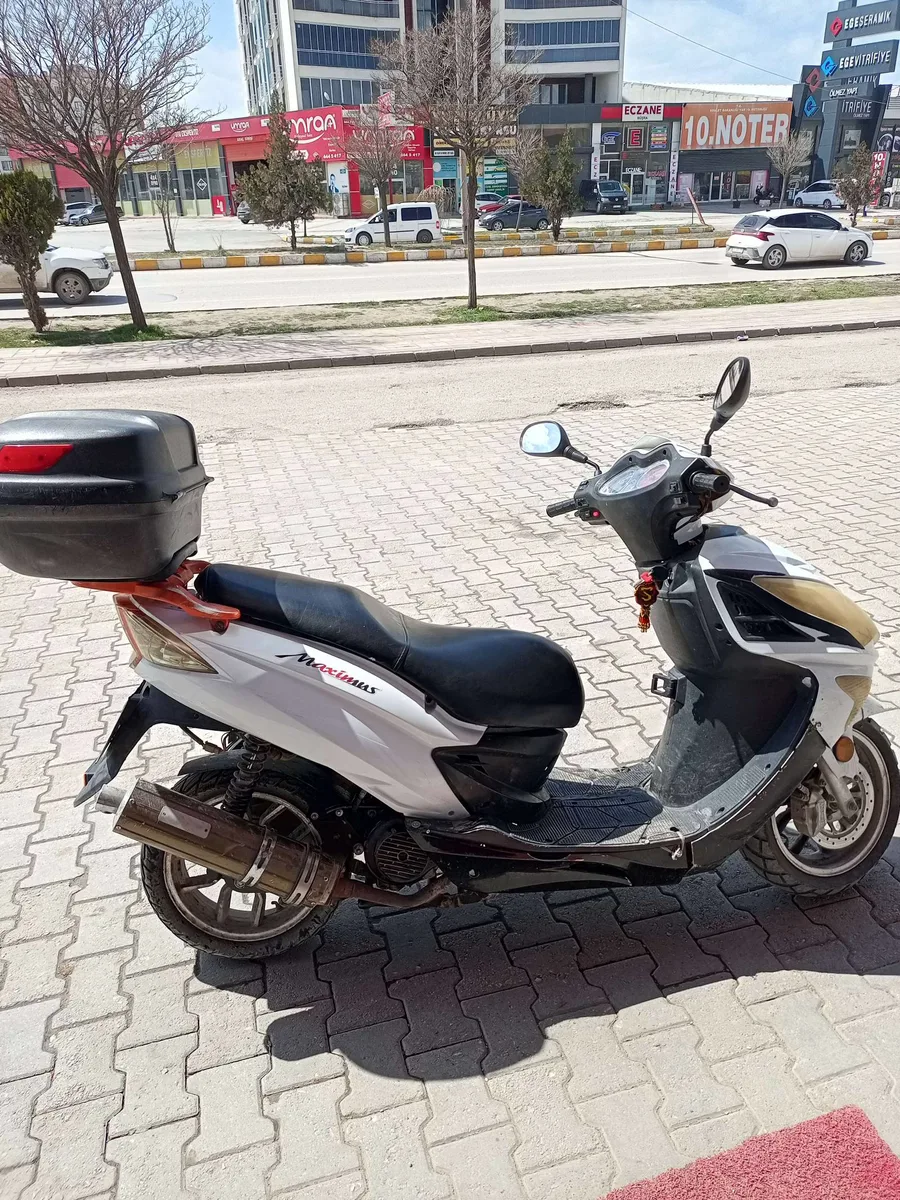 Motoran maximus 150 CC temiz heyrseyi yeni yapıldı 2016 model fiyat uygundur 30K kuriye içinde uygundur tr plakali alana hayırlı olsun