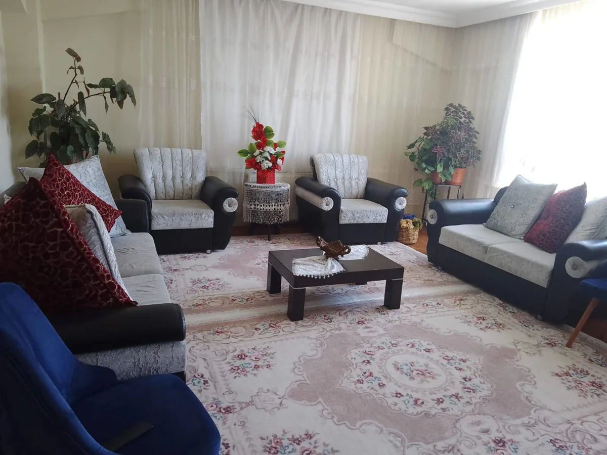Siyah-Gri Döşemeli Oturma Odası Takımı, Kanepe, 2 Koltuğu ve Sehpası