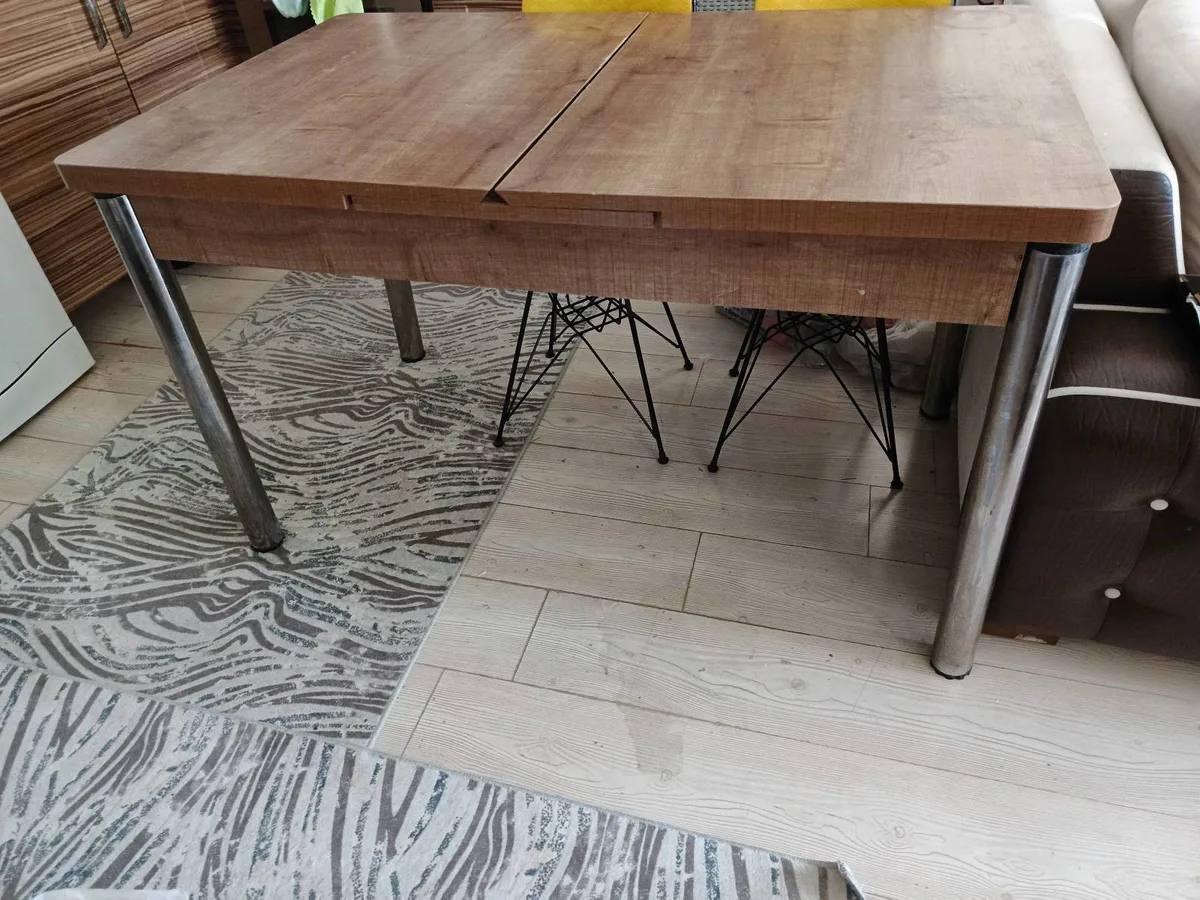 Ceviz Rengi Uzatmalı Yemek Masası - Metal Ayaklı Modern Tasarım