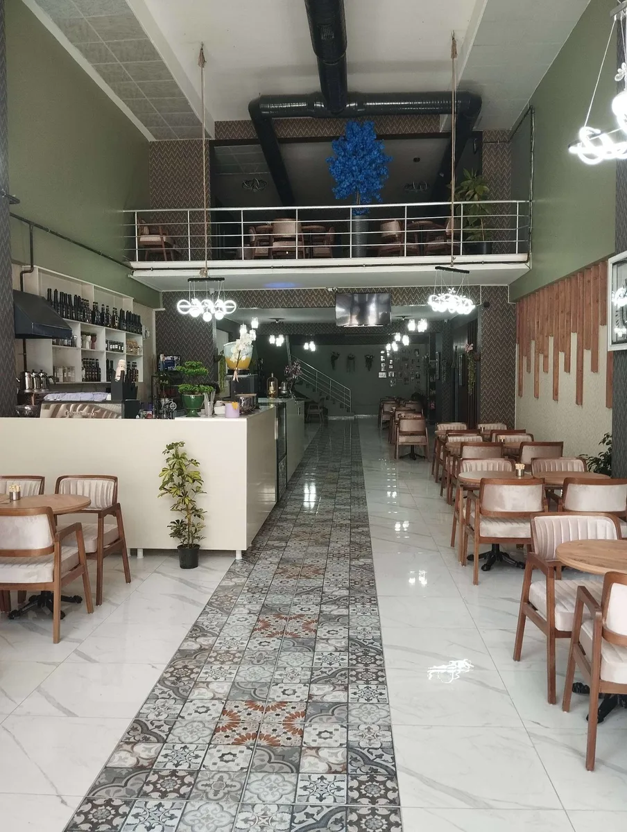 Devren satılık yüksek cirolu kafe. Detaylı bilgi için lütfen iletişime geçiniz (05551896265)