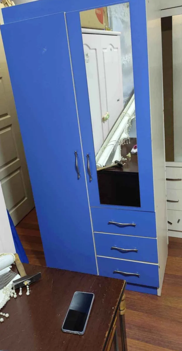 Mavi Renk Gardırop Dolabı Ayna Detaylı 3 Çekmeceli - İkinci El