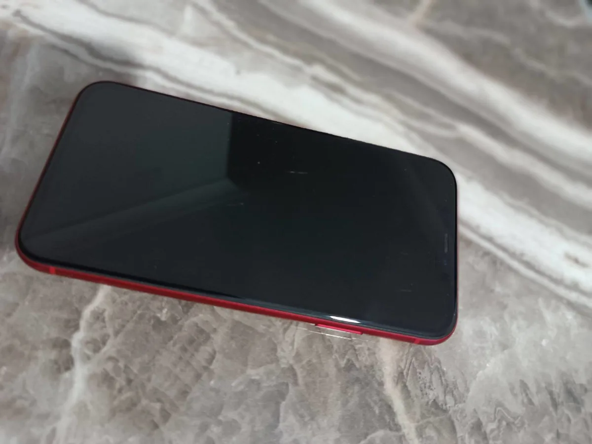 iPhone 11 Red 64GB İyi Durumda