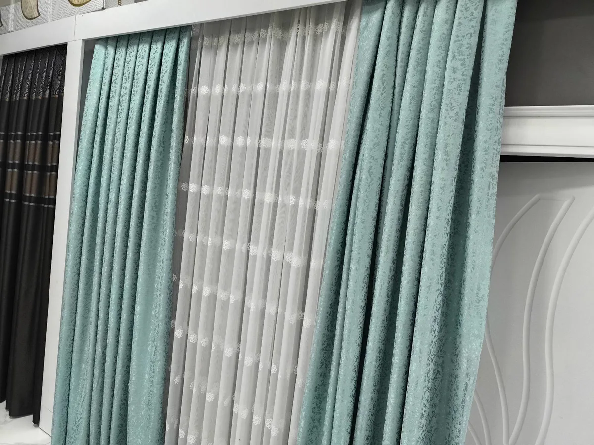 Yeşil Desenli Kaliteli Fon Perde ve Tül Perde Kombinasyonu