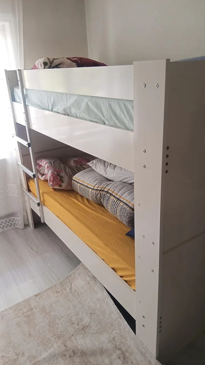 İki katlı ranza yataklı