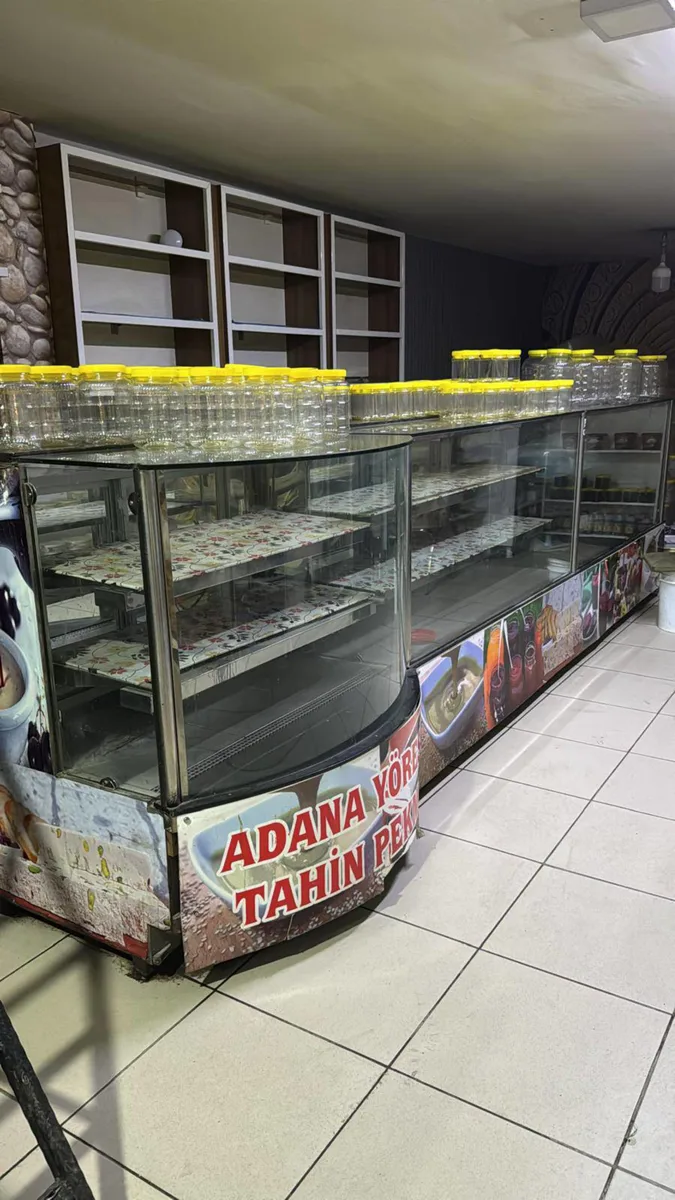 Ticari Açılı Cam Vitrini - Tahıl Pekmezi Satış Tezgahı