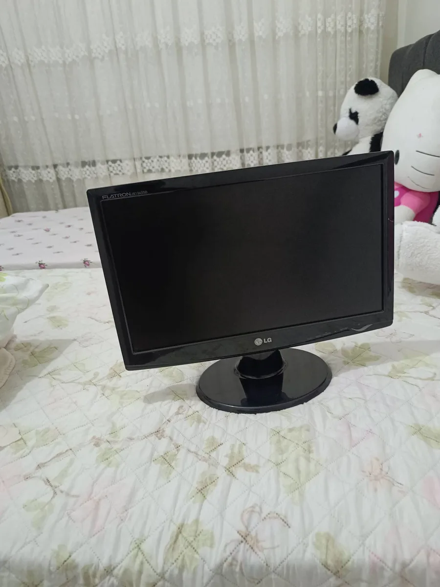 LG Flatron 22 inç Kullanılmış LCD Monitör - Siyah