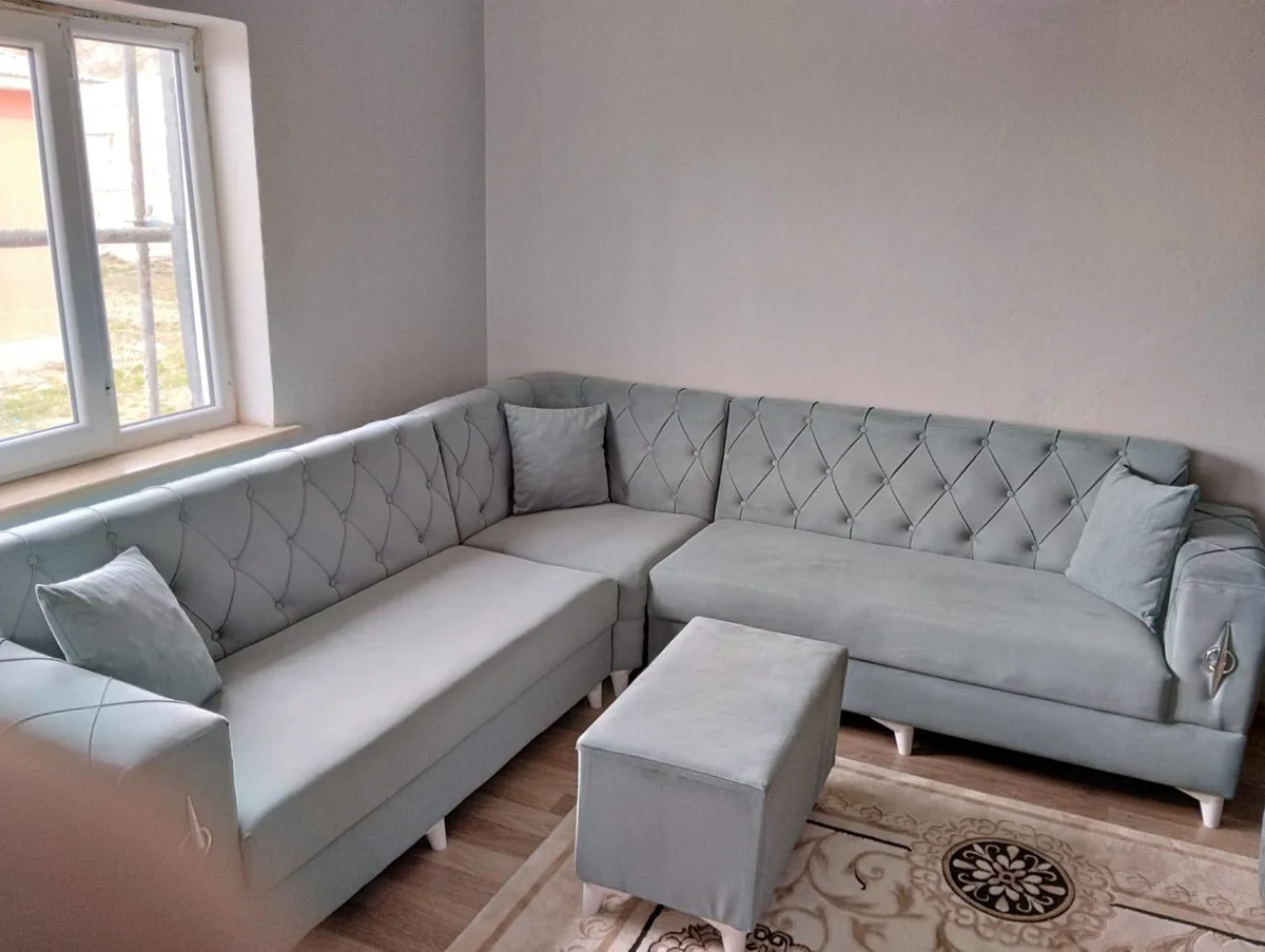 Modern L  Köşe  Takımı  ve Yastıklarla