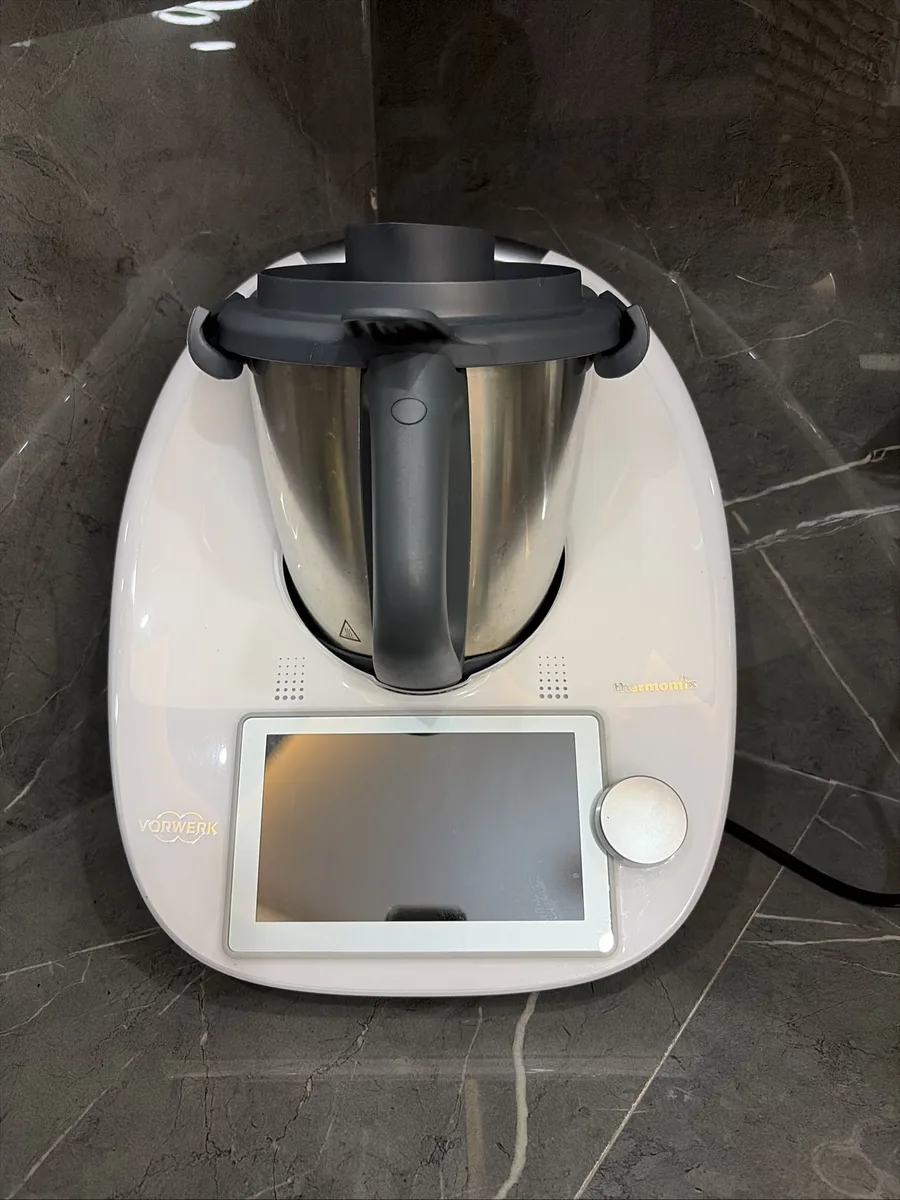 Thermomix TM6 - Ekran ve Sabit Koşu Aparatı ile Profesyonel Mutfak Robotu