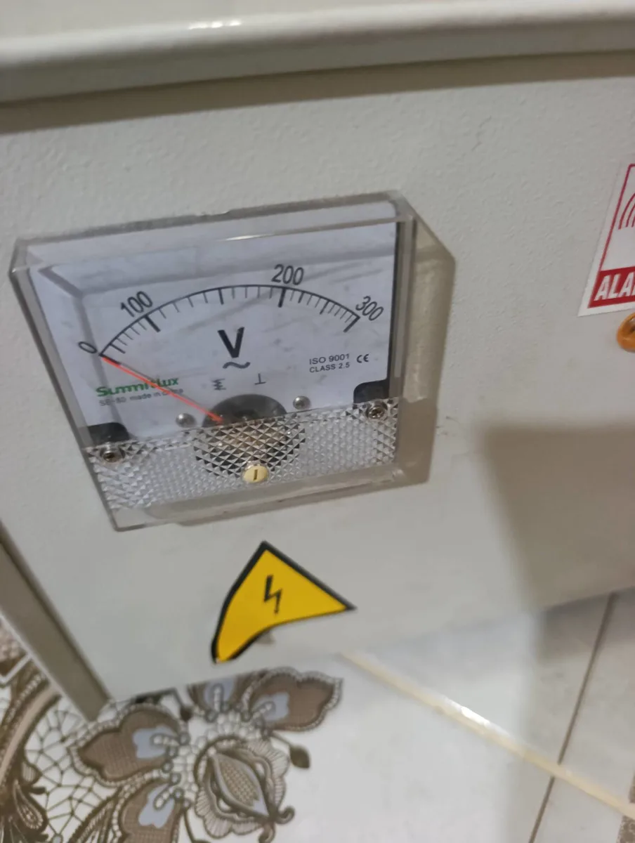 Sumitex Analog Voltmetre 0-300V ISO 9001 Class 2.5 - Sıfır Ayarı Hatlı