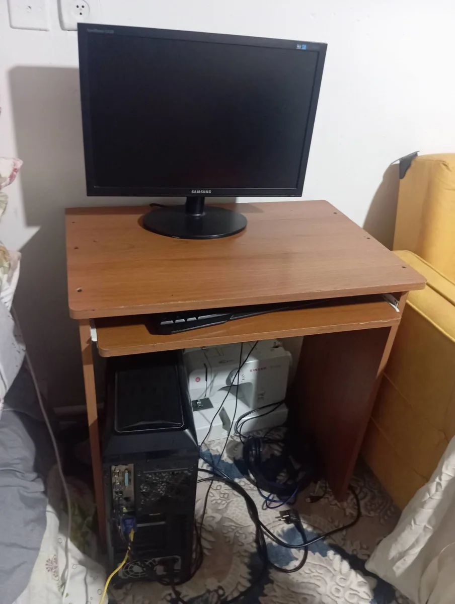 Ahşap Bilgisayar Masası + Samsung Monitor + Masaüstü PC Seti