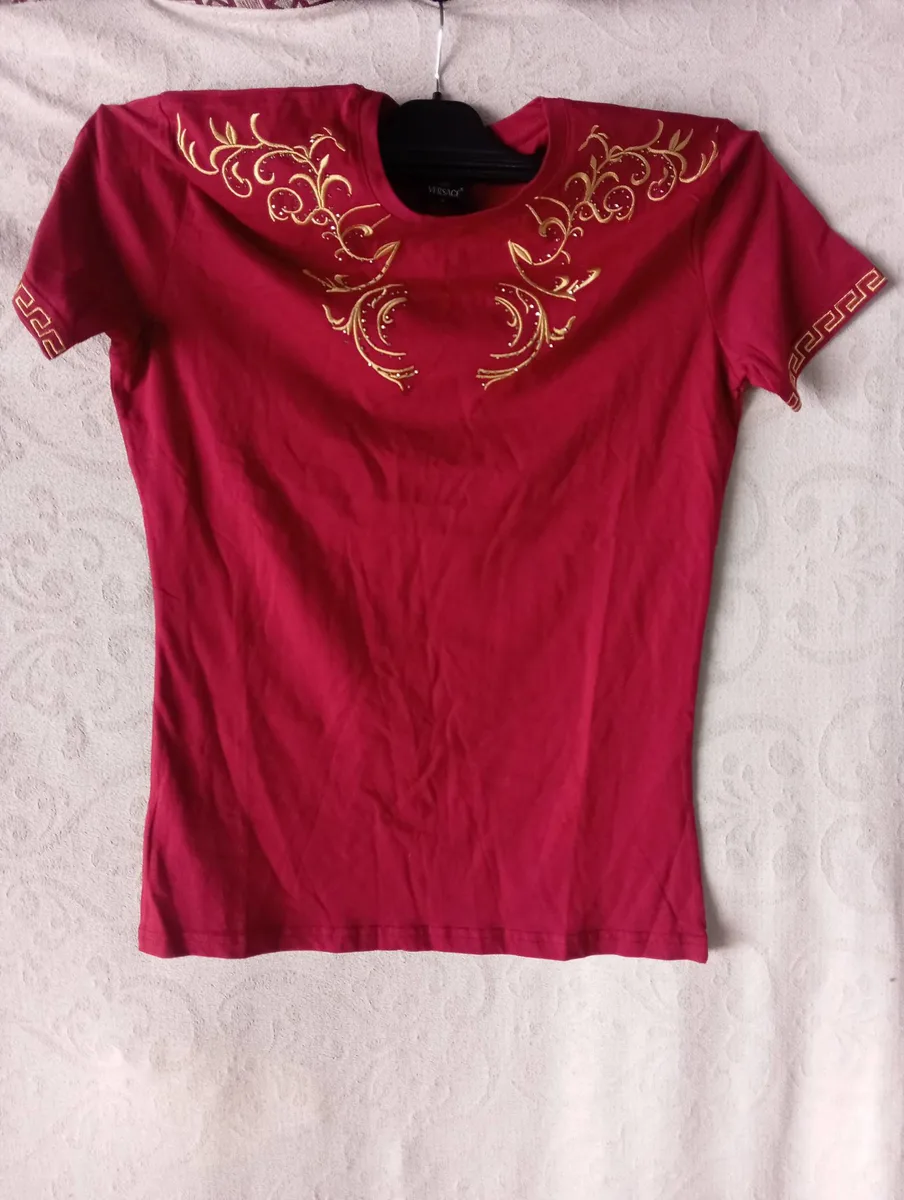 Versace Bayan T-Shirt Kırmızı Altın Detaylı