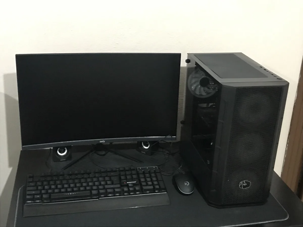 Gamer Masaüstü Bilgisayar - Monitor Klavye Mouse Hoparlör Seti