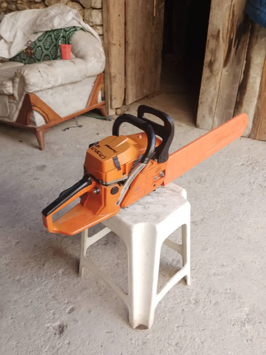 Husqvarna Profesyonel Benzinli Testere - Orman ve İnşaat İşleri İçin