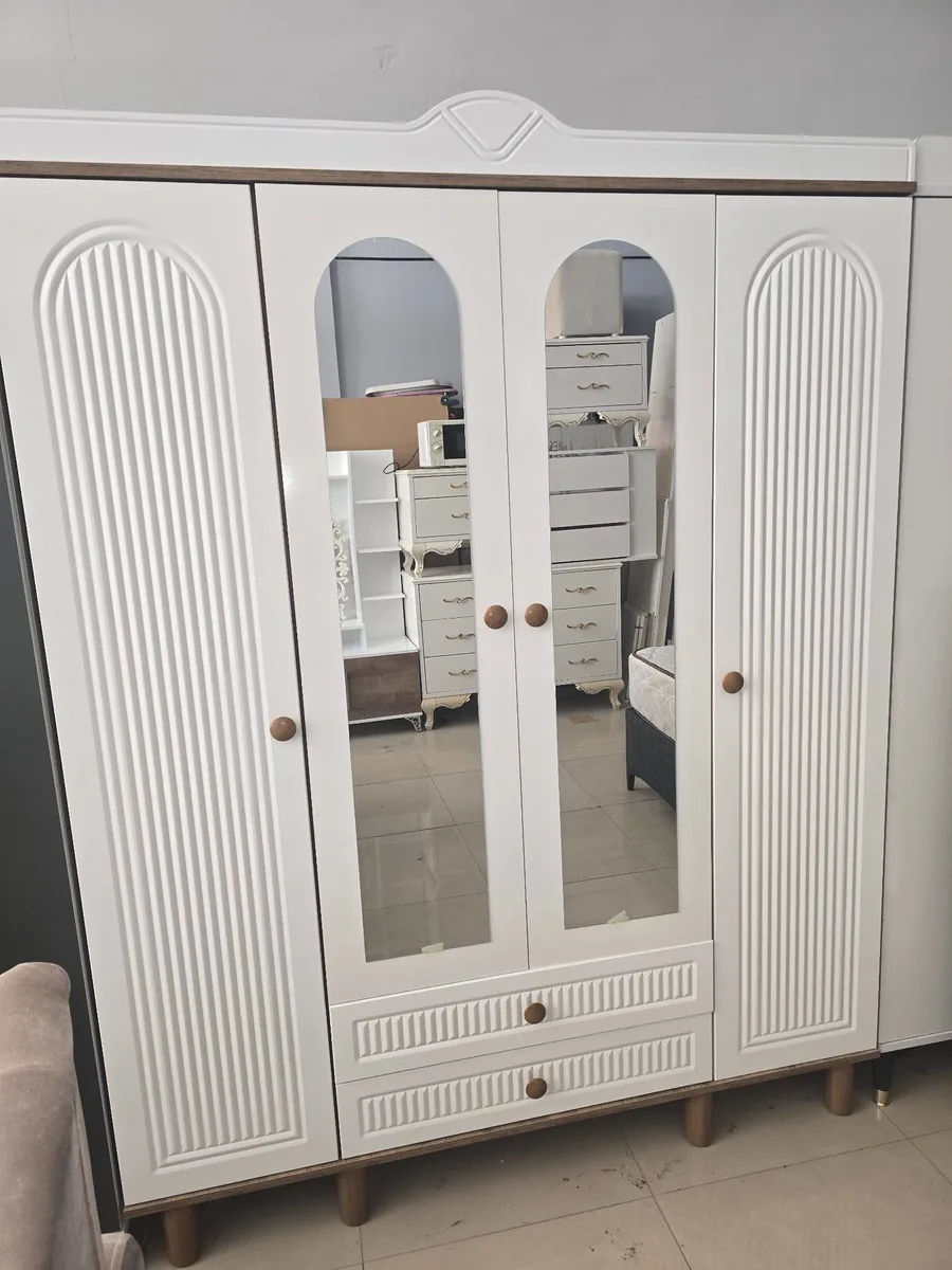 Modern Tasarım 4 Kapılı Aynalı Gardıyoplı Gardrop - Beyaz