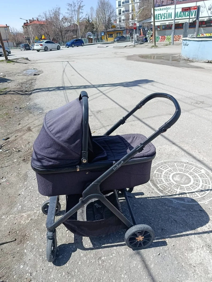 Siyah Renk Katlanabilir Bebek Arabası - ikinci el konuforlu