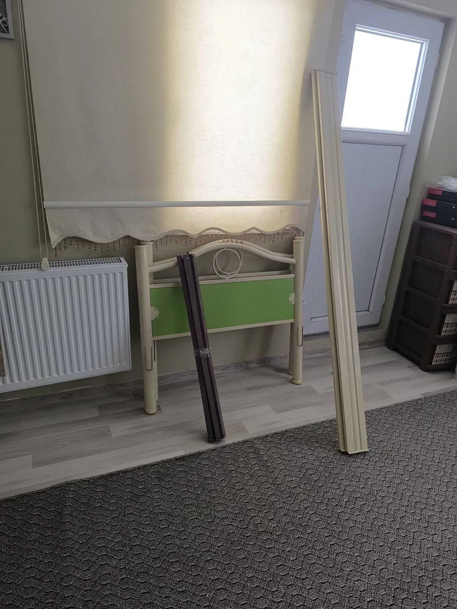 Metalik Çerçeveli Çocuk Yatağı Yeşil Panel Detaylı - Kullanılmış