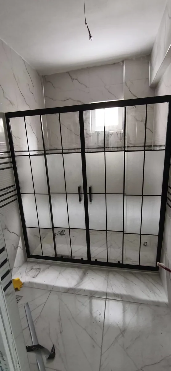 Duşakabin Kapısı Siyah Çerçeve Grid Tasarım 120cm
